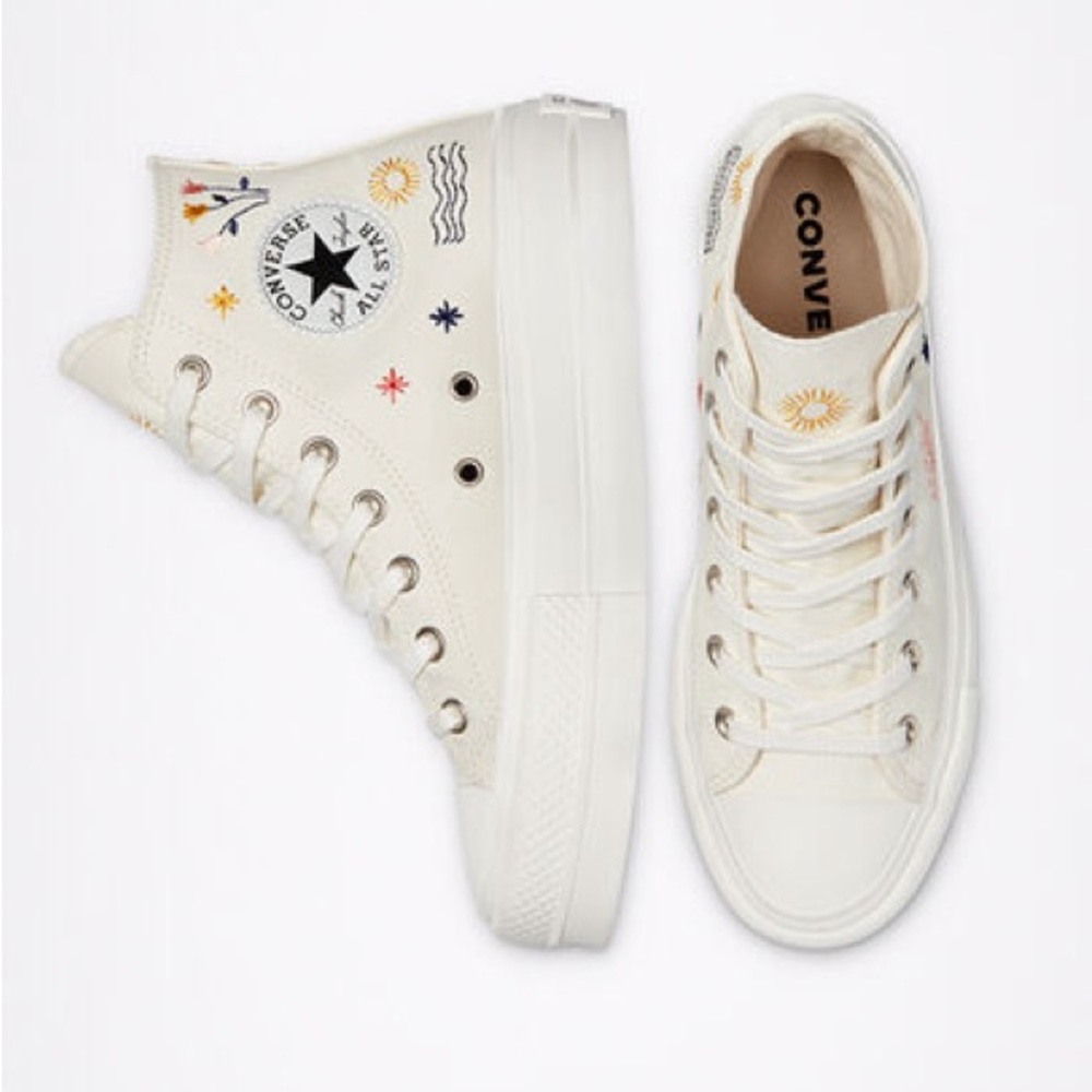 Converse “IT’S OKAY TO WANDER”